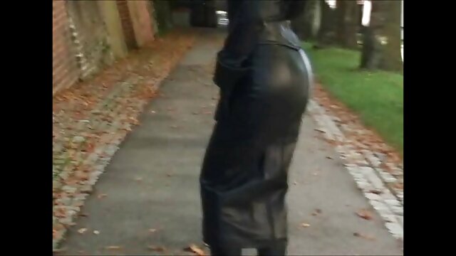 شگفت انگیز :  جوجه عضلانی ناودان توسط پیاده مرد سگسی جدید در پشت درهای بسته فیلم بزرگسالان 